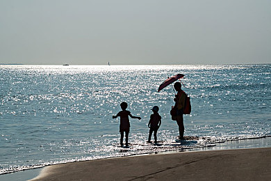 丰满少妇被猛烈进入无套:成人游戏《激情无限》引发热议,剧情惊爆眼球-1