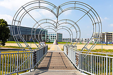 请原谅我石原莉奈的背景故事:虚拟偶像石原莉奈:从音乐梦到游戏界巨星-1