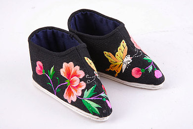 70岁老太婆高潮大叫:公园惊叫!70岁老太婆高潮大叫引关注-1