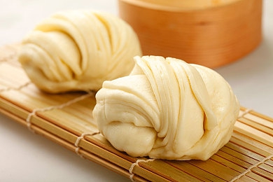 女同学裸体趴下光屁股挨打：校园暴力：14岁女生裸体挨打，谁之过？-1