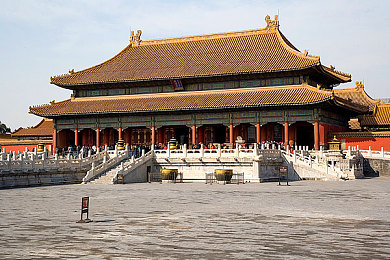 忘穿内裤被闺蜜用黄瓜折磨：闺蜜恶作剧，黄瓜成“刑具”-1