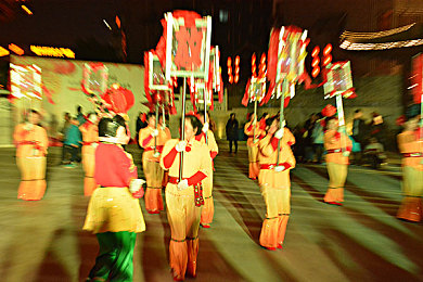 XXX性公交车上：公交车上惊现独特游戏，玩家沉迷互动乐趣-2