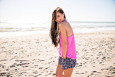 老太婆BBBBB毛多水多：山村长寿秘诀：她年过古稀依旧活力四射