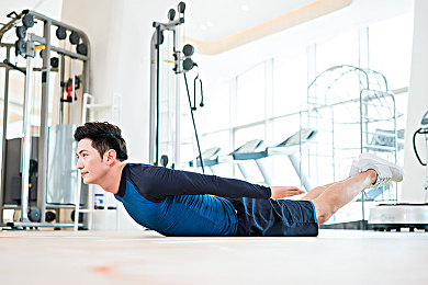 《灯》陈丽佳写真：光影女神新作亮相，写真集《灯》引瞩目-3