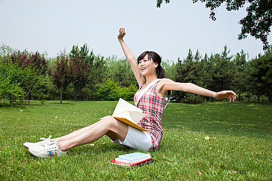 亚洲男模Gay裸体GAY：亚洲男模裸体发声，挑战时尚界偏见-1