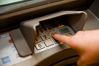 新婚人妻被按摩师玩弄：按摩店丑闻：新婚妻子遭遇惊悚一幕-2