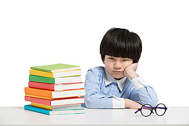 老头吃护士的奶头呻吟:医院不雅事件引关注,护士误喂食引发尴尬-1