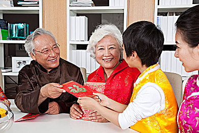 按摩师把我添高潮了：按摩师手艺高超，顾客体验“高潮”