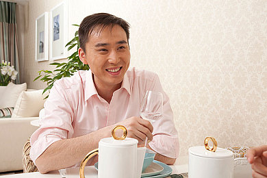 小奶狗腹肌体育生天台放烟花：都市天台烟花秀，青春狂欢盛宴-1