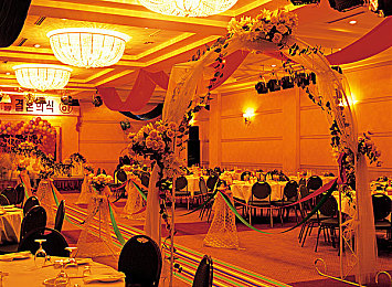 欧美最婬乱婬妇：欧美性开放潮引发道德争议，揭秘社会影响-1