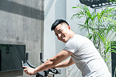 张柏芝高潮：明星张柏芝：事业家庭双丰收，幸福生活引关注-1