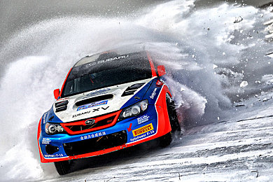 体育生露大jiji撒尿：体育新星公园撒尿，道德教育待加强