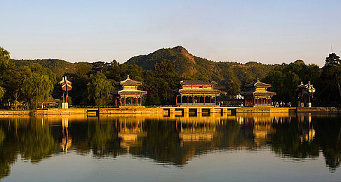 男生和女生一起差差APP：游戏新宠：差差APP，浪漫互动乐趣多-2