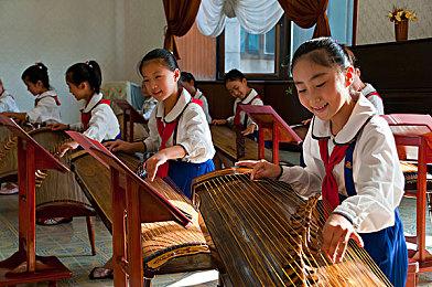 法国空姐满天星法版：星辉照耀：法航空姐风采：优雅专业，闪耀全球-1