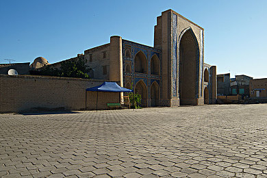 美女扒开腿让人捅：勇敢反击，美女夜归途中智斗色狼-3