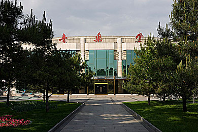 三上悠亚和波多野结衣的区别：成人群星对决：女神与清新新星的秘密较量-1