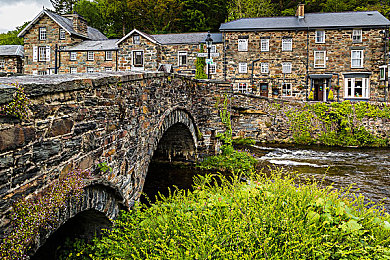 真人裸体BBw裸交：网络裸聊事件：未成年人权益引关注-1