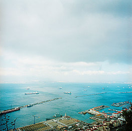 老师用刷子刷学生脚底心作文：独特教育法：刷脚底心关爱学生-1