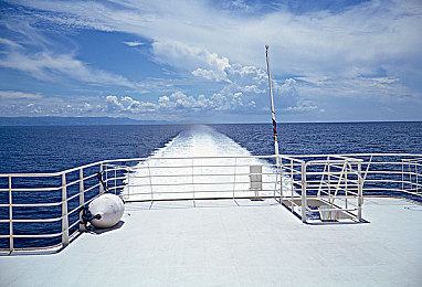 老牛嫩草二区三区观影体验:影院新宠:浪漫激情,观影新体验-2