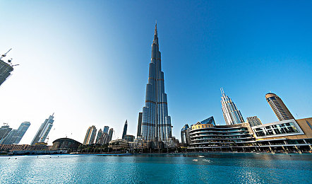 老头车里把我添高潮了：街头邂逅：修车大爷与追梦女子的梦想共鸣-1