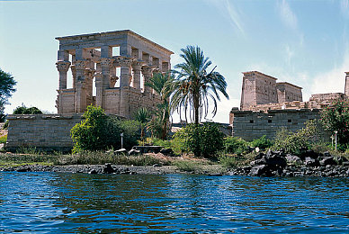 叶子野外勾搭农民工啪啪：野外冒险新篇章，浪漫剧情引热议-1