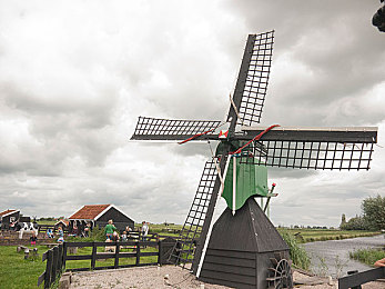 欧美卡一卡二卡三:卡牌冒险新篇,百万玩家狂热追捧-4