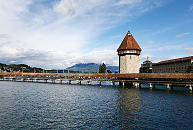 亲妺妺和我裸睡吃我的jiji：亲妹亲密互动引热议：揭秘家庭关系的独特表达-2