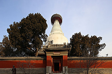 一女三黑人玩4P惨叫A片:网络惊现低俗视频,社会谴责严打违法行为-1