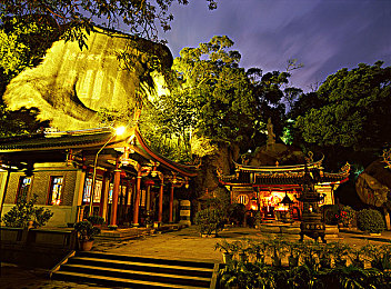 不知火舞被 吸乳羞羞：网红意外露私密部位，网友看法两极分化-1