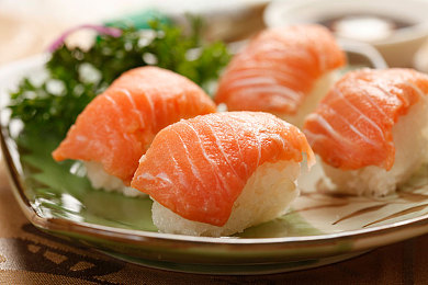 儿媳周莹回乡扫墓：孝心满满！儿媳回乡祭祖传承家族美德-3