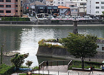 白色脚上浓浓的精华液怎么用:游戏玩家福音,足部护理新选择-1