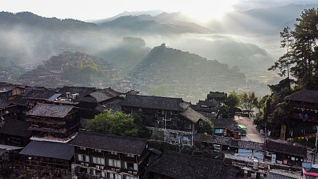 外网十三岁紫色面具：神秘游戏引关注，探险少年面具奇遇-1