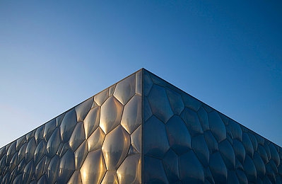 一女三黑人玩4P惨叫A片:网络惊现低俗视频,社会谴责严打违法行为-2