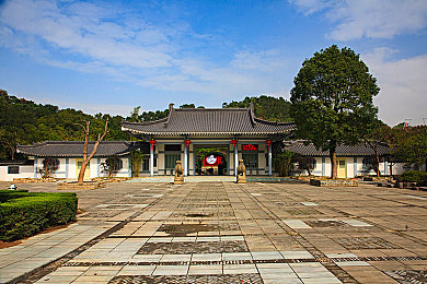 女人被黑人灌满精子：夜总会悲剧：女子遭遇灌精惊魂-2