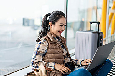 班长让我揉她 脱她衣服：《班长日记》：校园情深，探秘孤独心灵