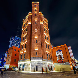 一面亲上边一边摸下边：社交陷阱揭秘：富二代诱骗，隐私泄露警示！-1