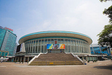 忘穿内裤被闺蜜用黄瓜折磨：闺蜜恶作剧，黄瓜成“刑具”-3