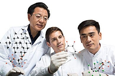 班长让我揉她 脱她衣服漫画：网络漫画引发争议，道德底线何在？-2