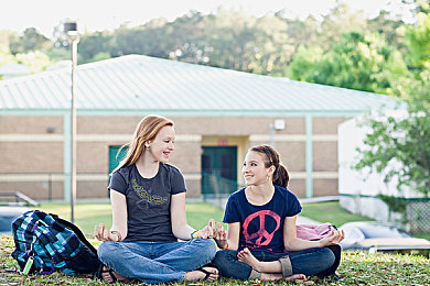 很黄很污的软件：游戏《幻影迷踪》走红引争议，内容创新与监管如何平衡？-4