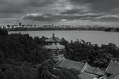 夜里十八禁：夜禁风波：未成年保护，你支持吗？-1