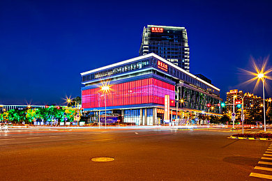 五月天一区二区三区：五月天狂热开唱，门票秒光！-3