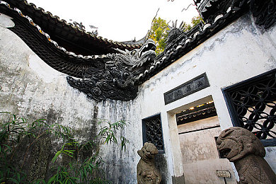 上课被学长揉花蒂喷水H：校园恶作剧引热议，女学生尊严何在？-4