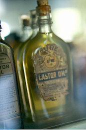 三个老头拥着躁我：六旬老人遭遇“拥抱”，心理健康引关注-4