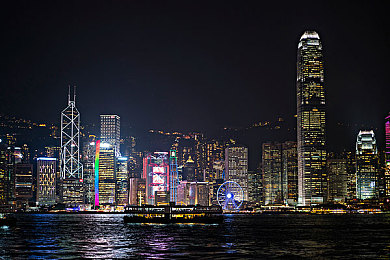 美女打开双腿  含羞游戏：都市新风尚，含羞游戏引关注-1