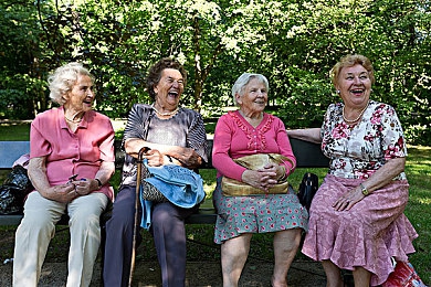 伽罗太华红着脸伸舌头翻白眼:伽罗太华节目意外,敬业精神获点赞-2