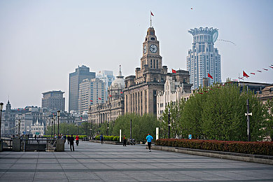 岳内裤混漉漉拨开内裤：奇幻冒险中笑点不断，探索《岳内裤混漉漉》趣味世界-3