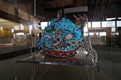 岳内裤混漉漉拨开内裤：奇幻冒险中笑点不断，探索《岳内裤混漉漉》趣味世界-4