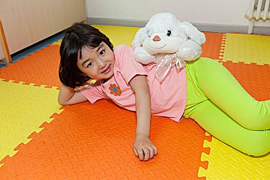 国产粉嫩美女无套被中出：公共场所不雅事件引关注，道德教育刻不容缓-2