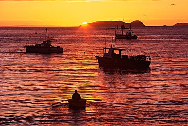 班长让我揉她 脱她衣服漫画：网络漫画引发争议，道德底线何在？-4