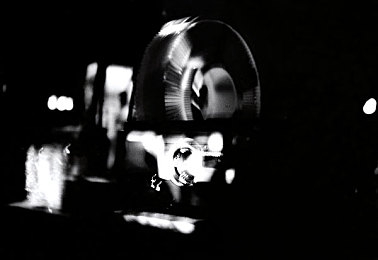 陈冠希摸钟欣潼奶头：游戏再现明星亲密互动，网友直呼太真实-3